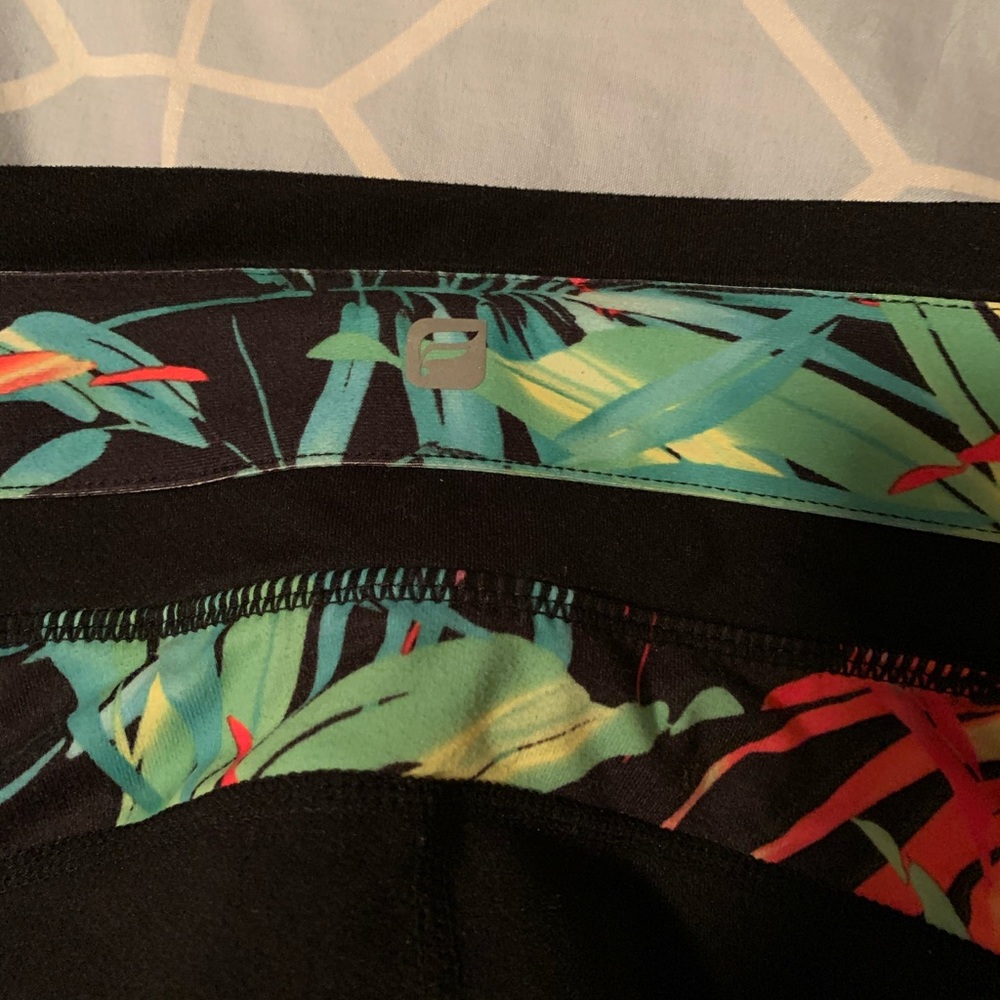 Fabletic Cropped Leggings - Picture 3 of 3